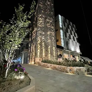 Hotel Qeparo Hotel